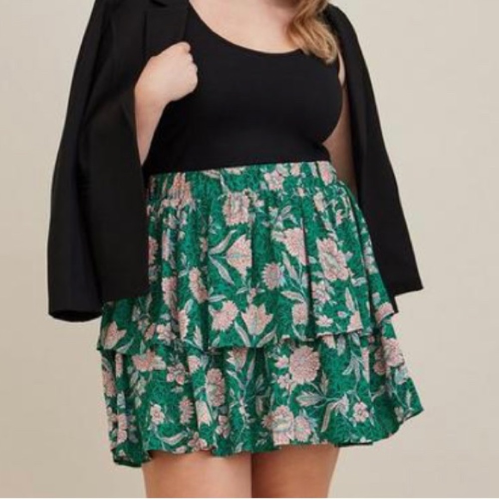 Torrid NWT Green Floral Tiered Mini Skirt Sizs 4‎ | 4X